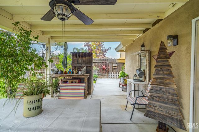 800 Sunset Meadow Lane, Bakersfield, CA 93308