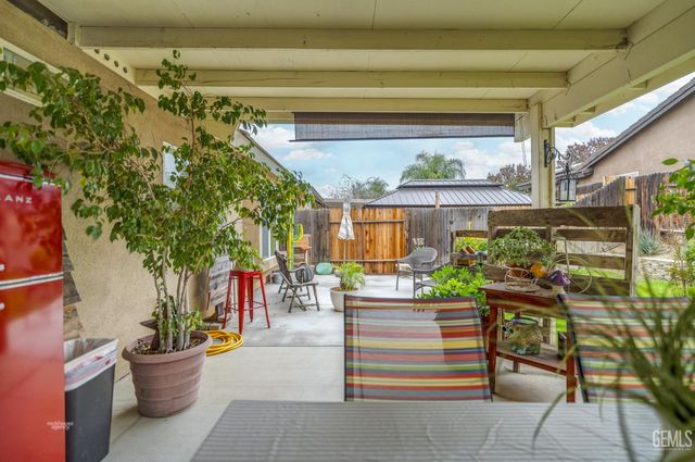 800 Sunset Meadow Lane, Bakersfield, CA 93308