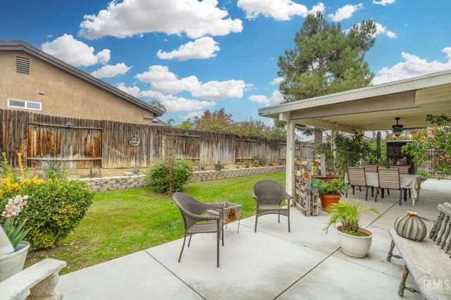 800 Sunset Meadow Lane, Bakersfield, CA 93308