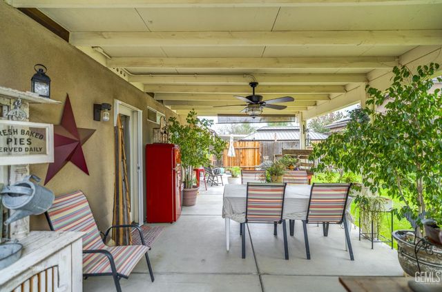 800 Sunset Meadow Lane, Bakersfield, CA 93308