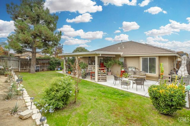 800 Sunset Meadow Lane, Bakersfield, CA 93308