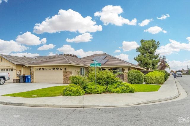 800 Sunset Meadow Lane, Bakersfield, CA 93308