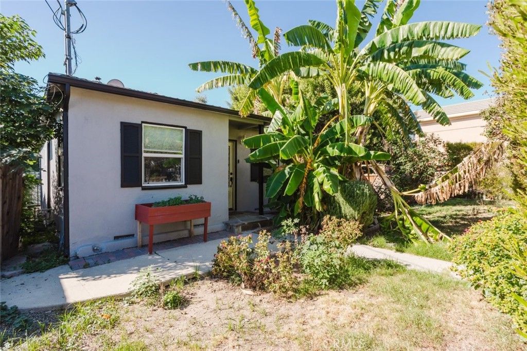 18328 Gresham Street, Northridge, CA 91325