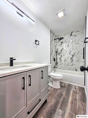 2108 J Street, Omaha, NE 68107