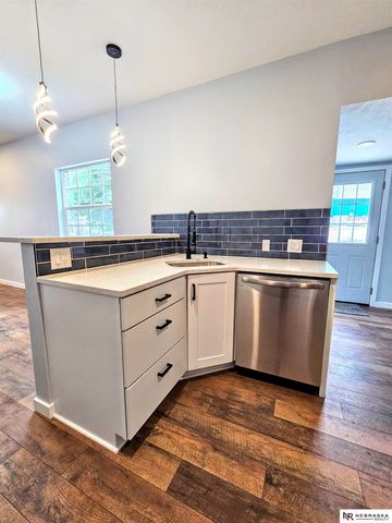 2108 J Street, Omaha, NE 68107