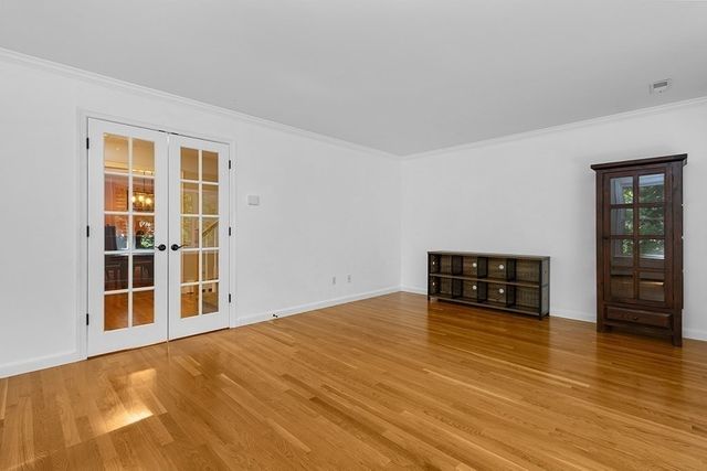 65 Woods Xing, Holliston, MA 01746