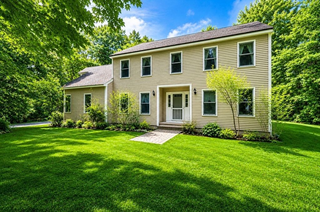 65 Woods Xing, Holliston, MA 01746