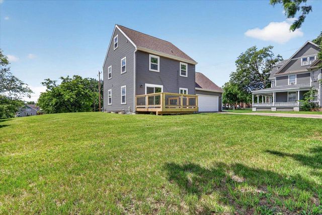 215 Roosevelt Avenue, Beloit, WI 53511