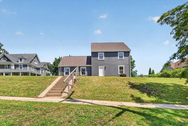 215 Roosevelt Avenue, Beloit, WI 53511