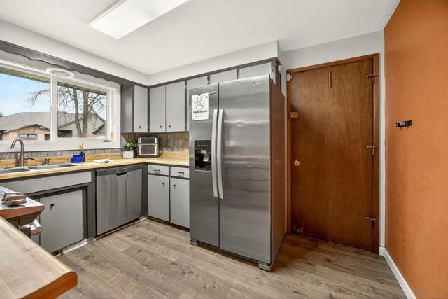 2175 Delta Waters Road, Medford, OR 97504