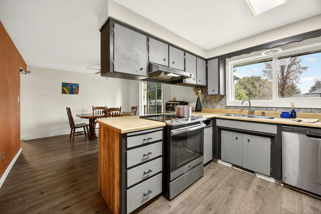 2175 Delta Waters Road, Medford, OR 97504