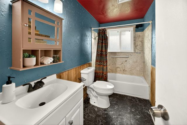 2175 Delta Waters Road, Medford, OR 97504