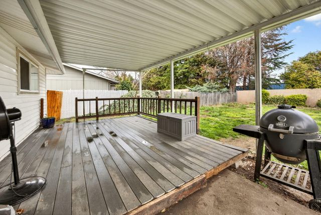 2175 Delta Waters Road, Medford, OR 97504