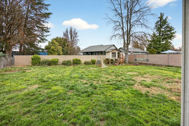 2175 Delta Waters Road, Medford, OR 97504