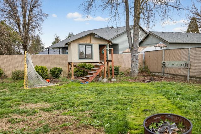 2175 Delta Waters Road, Medford, OR 97504