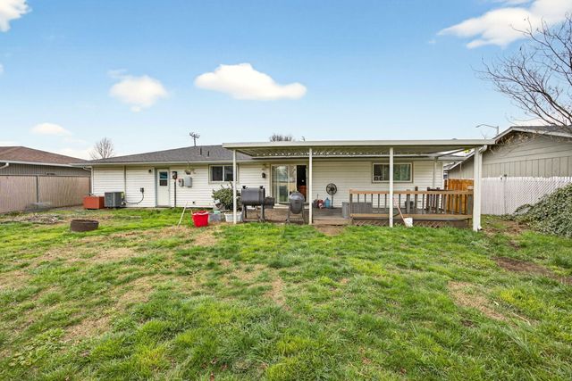 2175 Delta Waters Road, Medford, OR 97504