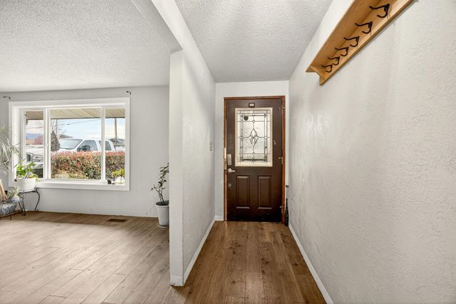 2175 Delta Waters Road, Medford, OR 97504