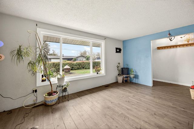 2175 Delta Waters Road, Medford, OR 97504