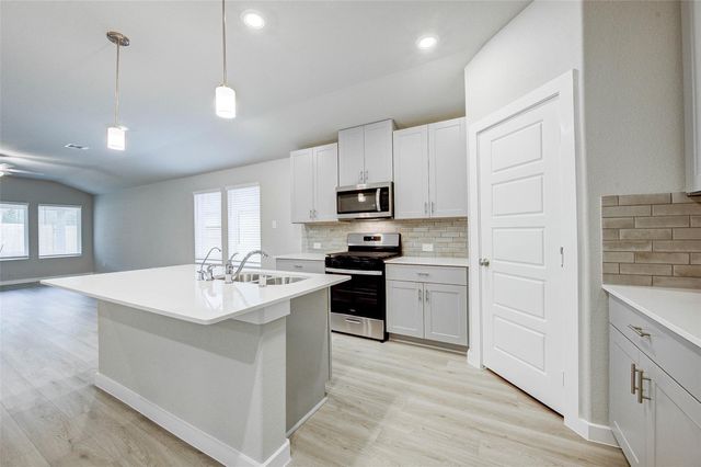 1575 King Ranch Road, Conroe, TX 77301