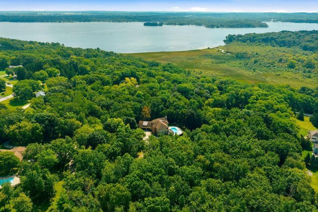 N41W28088 Glacier ROAD, Pewaukee, WI 53072