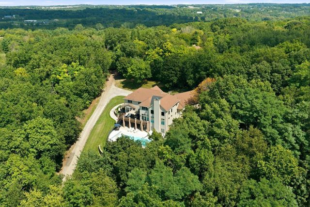 N41W28088 Glacier ROAD, Pewaukee, WI 53072