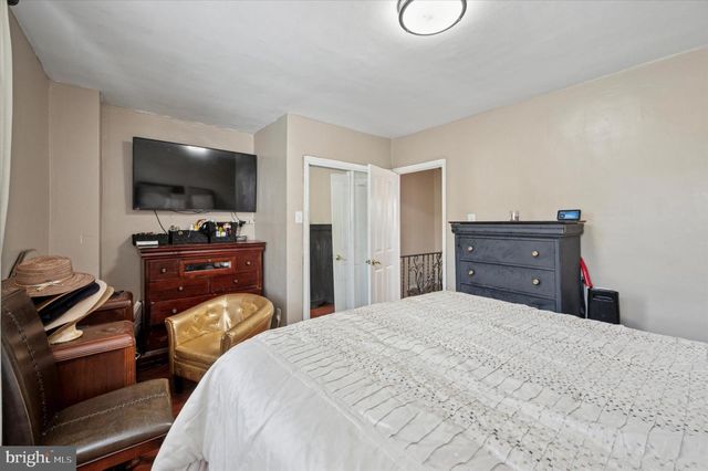 1052 EDGEMORE RD, Philadelphia, PA 19151