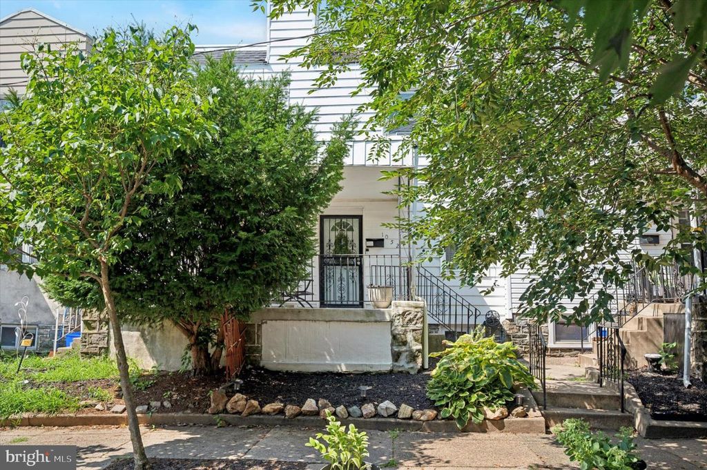 1052 EDGEMORE RD, Philadelphia, PA 19151