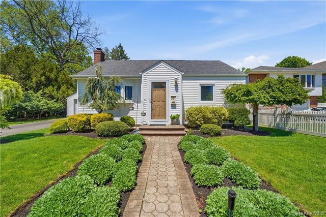 15 Russel Avenue, Bethpage, NY 11714
