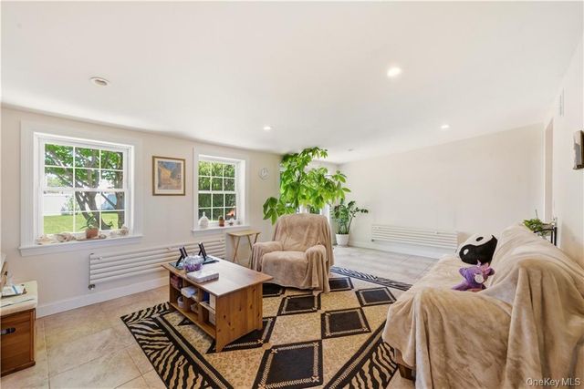 15 Russel Avenue, Bethpage, NY 11714