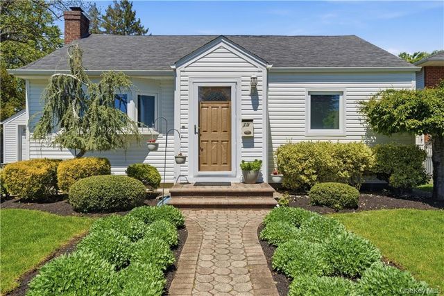 15 Russel Avenue, Bethpage, NY 11714