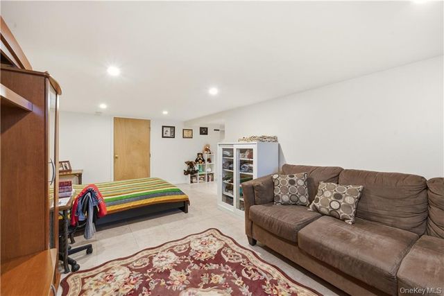 15 Russel Avenue, Bethpage, NY 11714