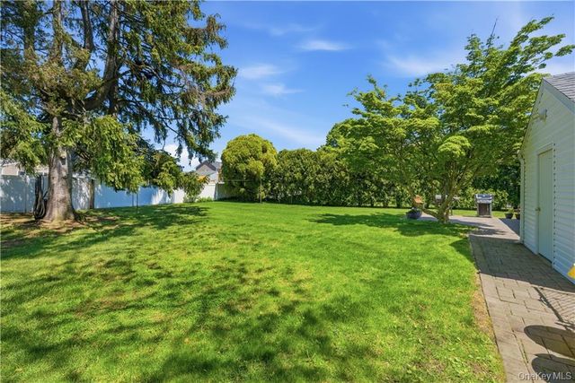 15 Russel Avenue, Bethpage, NY 11714