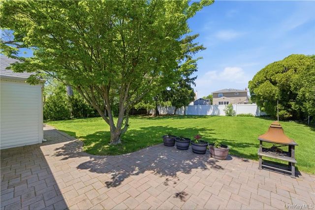 15 Russel Avenue, Bethpage, NY 11714