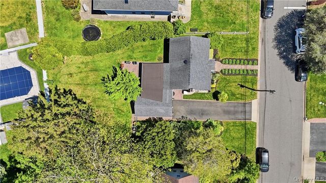 15 Russel Avenue, Bethpage, NY 11714