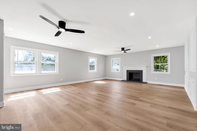 18 EDEN ROCK LN, Willingborough, NJ 08046