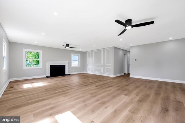18 EDEN ROCK LN, Willingborough, NJ 08046