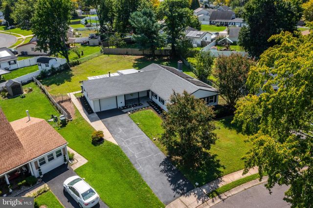 18 EDEN ROCK LN, Willingborough, NJ 08046