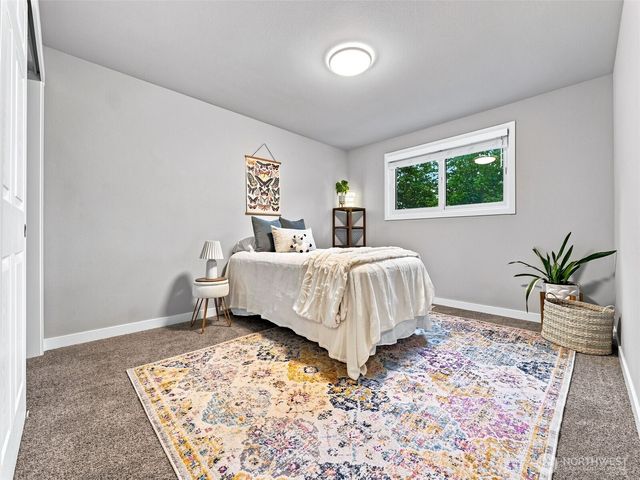 8925 Timber Loop SE, Olympia, WA 98513