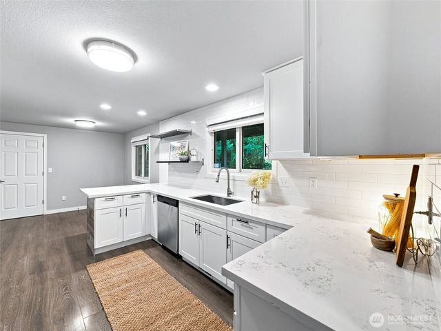 8925 Timber Loop SE, Olympia, WA 98513