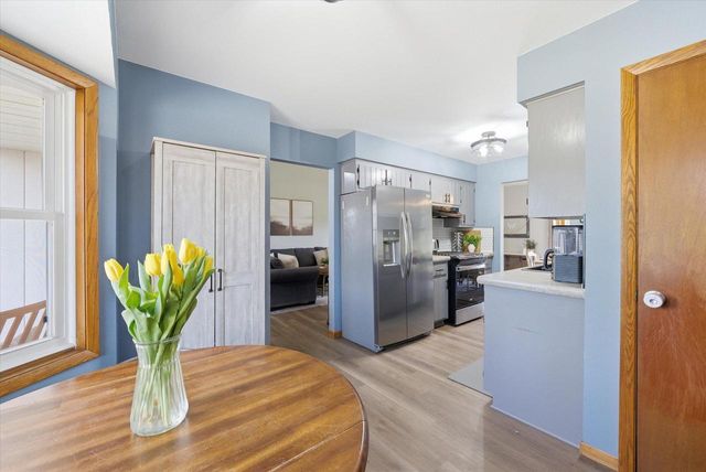 627 Prairie View DRIVE, North Prairie, WI 53153