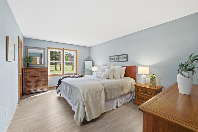 627 Prairie View DRIVE, North Prairie, WI 53153