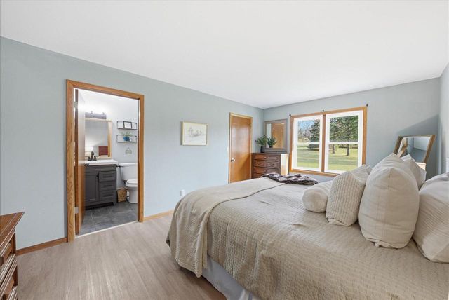 627 Prairie View DRIVE, North Prairie, WI 53153