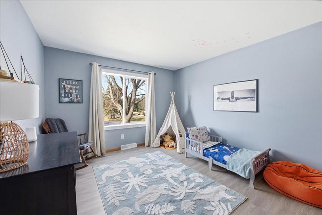 627 Prairie View DRIVE, North Prairie, WI 53153
