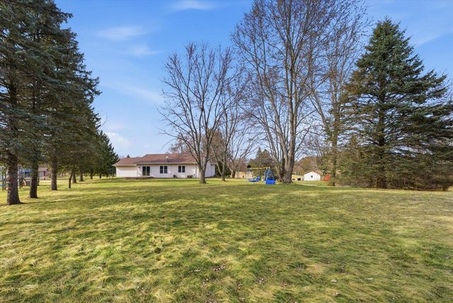 627 Prairie View DRIVE, North Prairie, WI 53153
