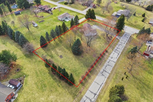 627 Prairie View DRIVE, North Prairie, WI 53153