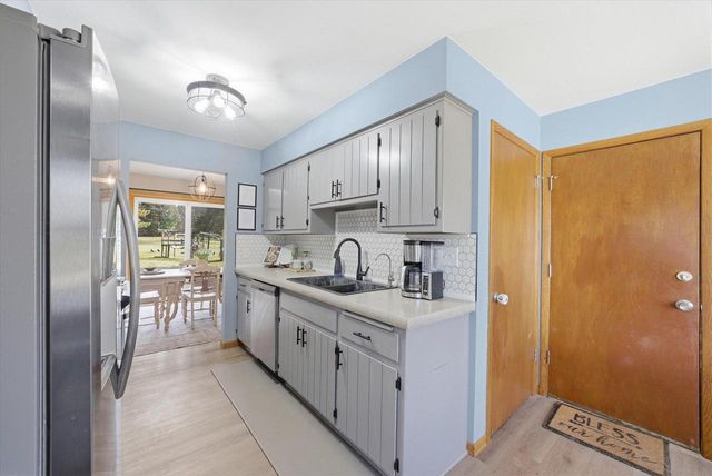 627 Prairie View DRIVE, North Prairie, WI 53153