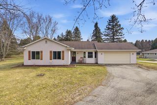 627 Prairie View DRIVE, North Prairie, WI 53153