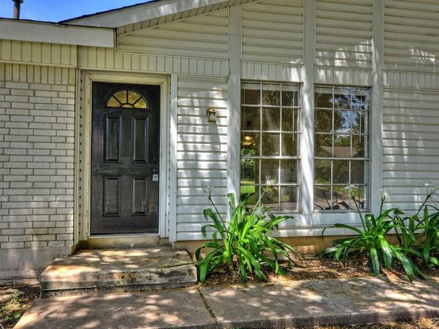 1604 Parkside CIR, Round Rock, TX 78664