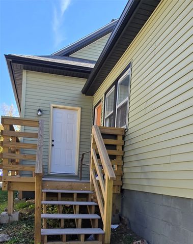 413 E 4th Street S, Newton, IA 50208