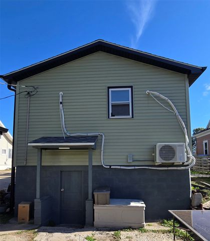 413 E 4th Street S, Newton, IA 50208